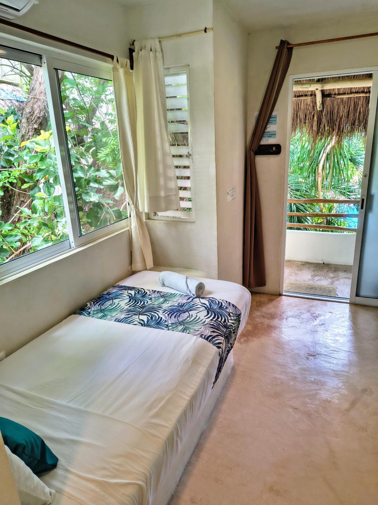 Hotel & Oasis 3*