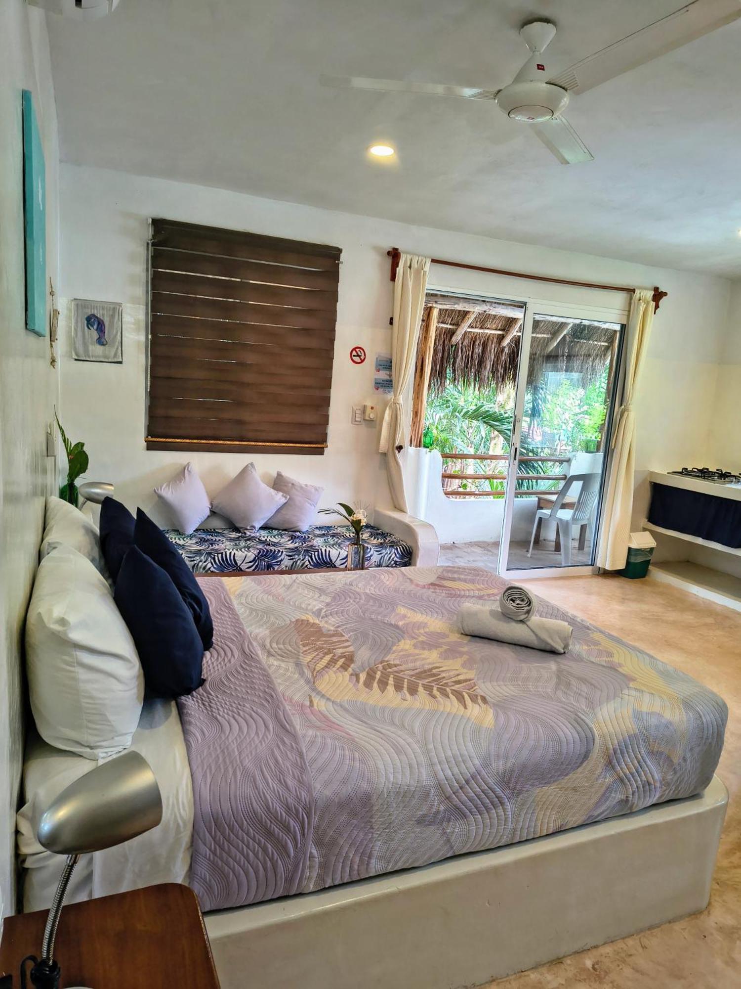 & Oasis Hotel